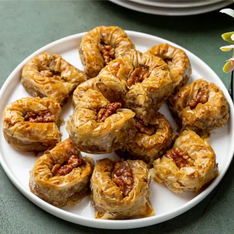 Turkish Baklava Oyoon With Walnuts 1Kg